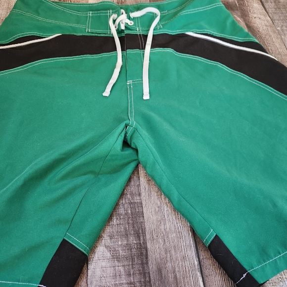 Saskatchewan Roughriders CFL Men's Green Shorts Size XL - Picture 3 of 13
